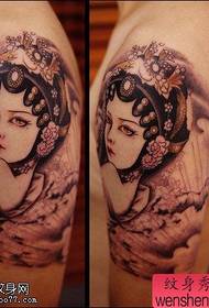 Tattooshow, del et billede af en blomst og en tatovering