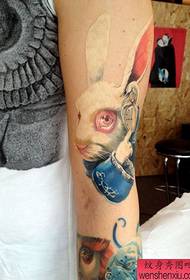 Show de tatuajes, recomiende un tatuaje de conejo de color de brazo