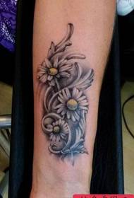 Wrist black and white daisy tattoo picture
