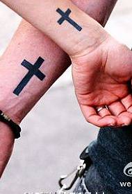 Tatuiruotės porai: rankos poros „Totem Cross“ tatuiruotės modelis