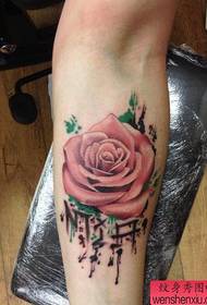 手臂粉色玫瑰花纹身图案