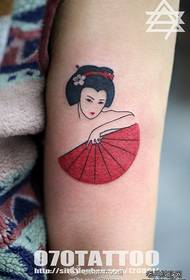 ຮູບແບບ tattoo geisha ຂອງແຂນ