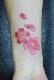 Virina tatuaje-ŝablono: brako kolora ĉerizo-floreta ŝablono
