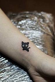 Шаблон татуювання на руці: малюнок татуювання кіт милого тотемного кота