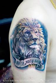 Arm color domineering lion tattoo work