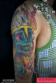 Тетоважи со воени тетоважи на АРМ, кои ги споделуваат тетоважите се споделени со тетоважи