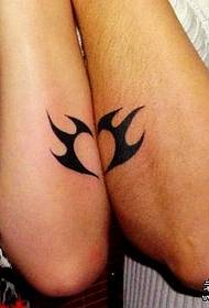 Arm paar liefde totem tattoo patroon