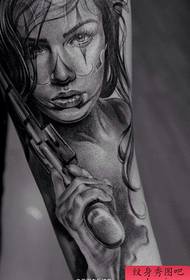 Espectáculo de tatuaje imagen brazo creativo retrato tatuaje obras recomendadas