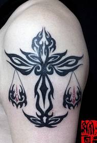 Образец за тетоважа на тотална рака тотем