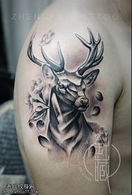 Gipakita ang tattoo, girekomenda ang usa ka tattoo sa antelope nga bukton