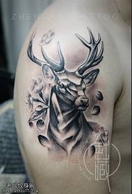 Tatoeage show, beveel een arm antilope tattoo aan