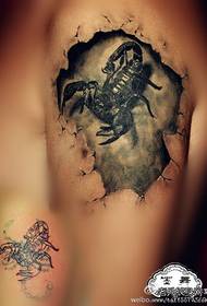 手臂经典很酷的写实蝎子纹身图案