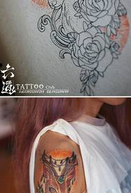 Menina braço tendência veado clássico tatuagem padrão