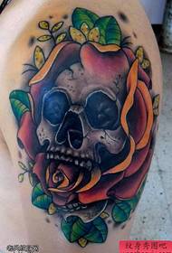 Arm color European and American skull rose tattoo tattoo works shared by the tattoo museum