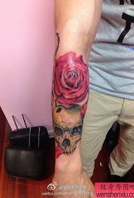 Tattoo show, anbefaler en arm, europeisk og amerikansk taro, rose tatoveringer