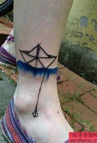 Női láb csónak tetoválás munka