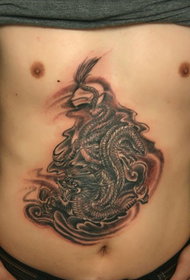vīriešu vēdera pūķa tetovējums