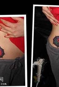 modèle de tatouage gossip totem classique abdominale