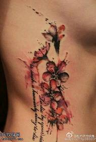 Atrament so vzorom tetovania kvetov broskyne