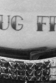 trbušno crno-bijelo slovo tetovaže slova