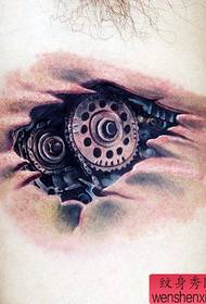 A tetoválásbemutató bár személyre szabott karját ajánlotta a mechanikus tetoválás mintázatán belül
