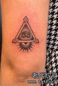 een arm van het oog van het tatoeagepatroon