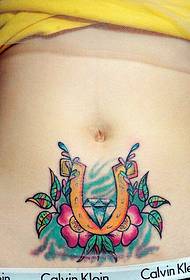 tatuagem de flor de diamante criativo abdominal