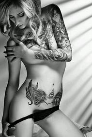 seksi misteriozna ljepota trbuh tetovaža