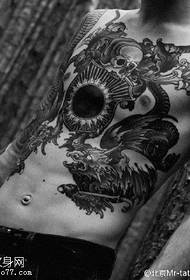 bröstpunkt soltatuering tatuering mönster