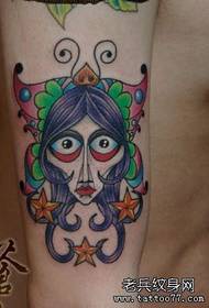 modello tatuaggio braccio pentagramma farfalla