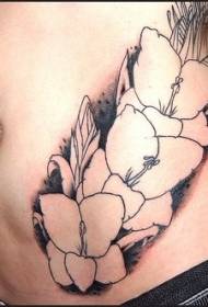 derék fekete-fehér virág tetoválás minta