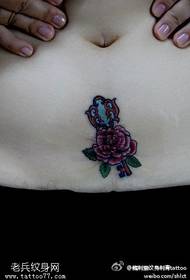 pilvo bijūnų gėlių spalvingas tatuiruotės modelis