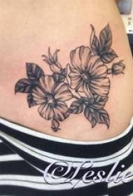 brucho tetovanie dievča brucho čierny kvet tetovanie obrázok