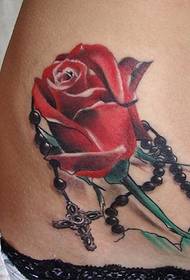 腹部逼真的玫瑰十字架纹身图案