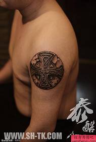 Arms Europe and America cracked round cross totem tattoo pattern