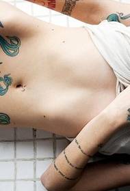 el tatuatge abdominal de la part més sexy