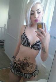 seksīga skaistuma vēdera tetovējuma modeļa attēls