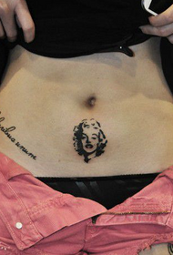sexy Monroe τατουάζ στην κοιλιά της κεφαλής