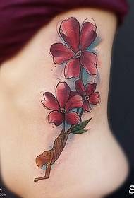 um padrão de tatuagem de flor de aquarela de abdômen