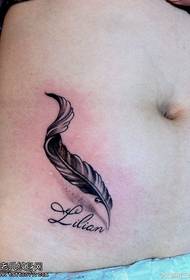 Plumas de vientre femenino Patrón de tatuaje