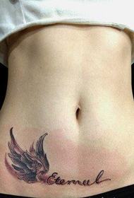 vrouw buik avant-garde mooie vleugel tattoo foto
