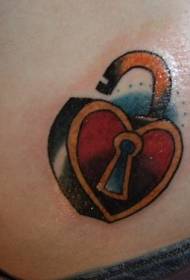 Buikkleurig hartvormig slot tattoo-patroon
