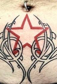 腹部灌木叢中的紅星紋身圖案