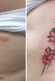 hegek lefedésével egy őszibarack-tetoválás mintázatot