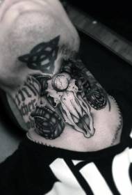cráneo de pescozo de cabra negra e espeluznante patrón de tatuaxe de símbolo misterioso