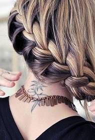 Tatuaje tatuaje de personalidad femenina del cuello