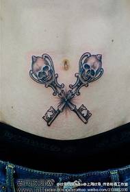 A belly fashion skull key tattoo pattern
