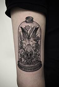 Grand motif de tatouage de fleur de crâne Antelope