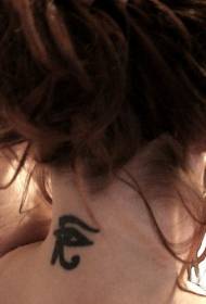 oko tetování vzor na krku