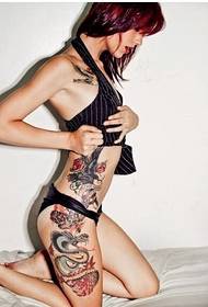 skoonheid sexy arend slangroos tatoeëring